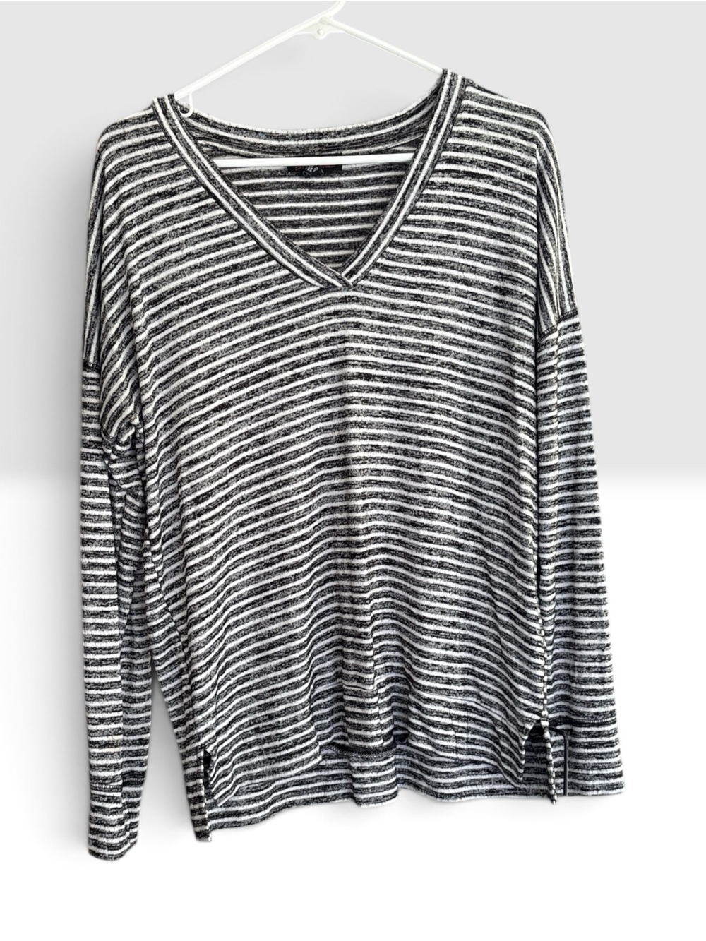 Striped V Neck Long Sleeve Knit Top Size Large